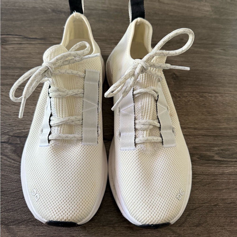 On running sneakers size 8.5